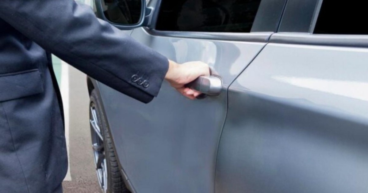 Астанада такси жүргізушісі жолаушының пәтерін тонады