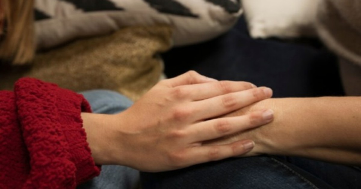 Отбасы ішінде АИТВ туралы сөйлесу: ақпараттың,  сүйіспеншіліктің және өзара қолдаудың маңызы