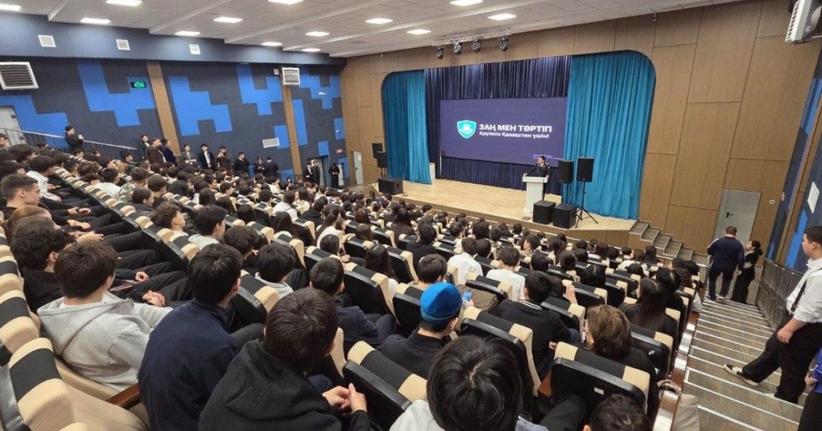 Дипфейктер, дропперлер, алаяқтар: елордалық оқушыларға цифрлық қауіпсіздік туралы айтылды