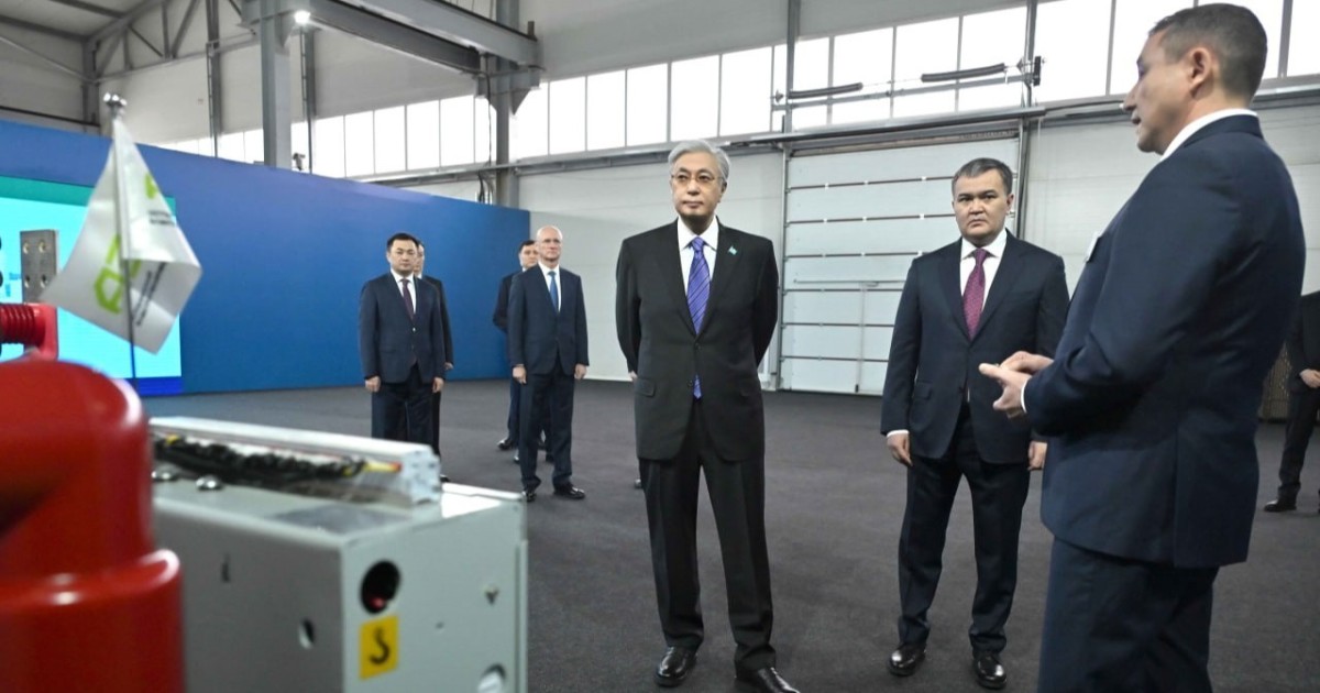 Президент өңдеу өнеркәсібі кәсіпорындарының көрмесін аралап көрді