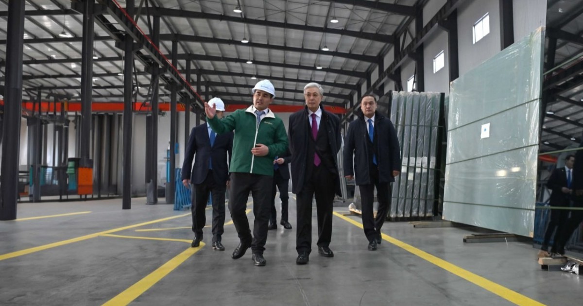 Президент Dala Glass әйнек өндіретін кәсіпорын қызметімен танысты