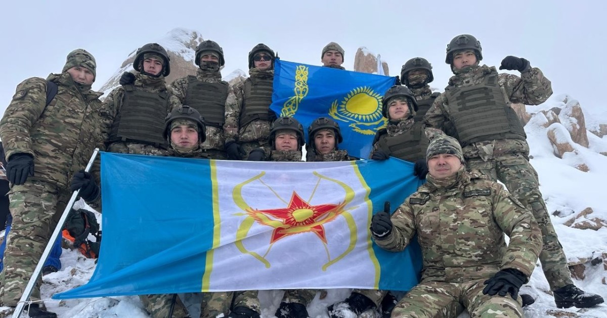 Алматылық курсанттар Іле Алатауындағы 3 500 метрлік шыңды бағындырды