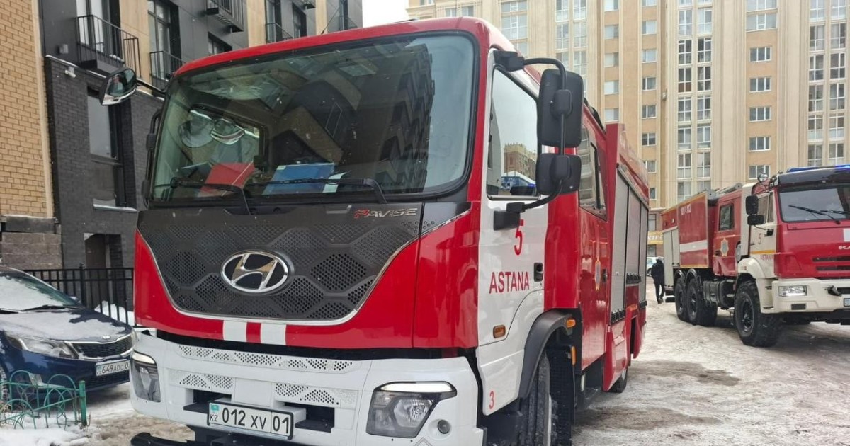 Астаналық құтқарушылар көпқабатты үйден 30 адамды эвакуациялады