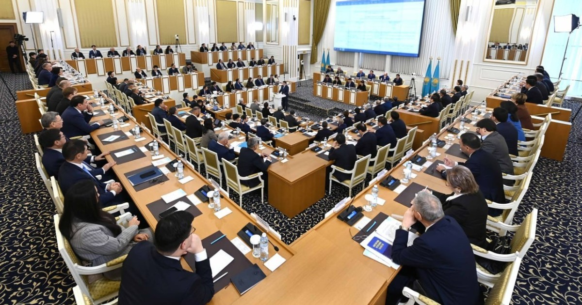 Конституциялық комиссияның екінші отырысы өтіп жатыр