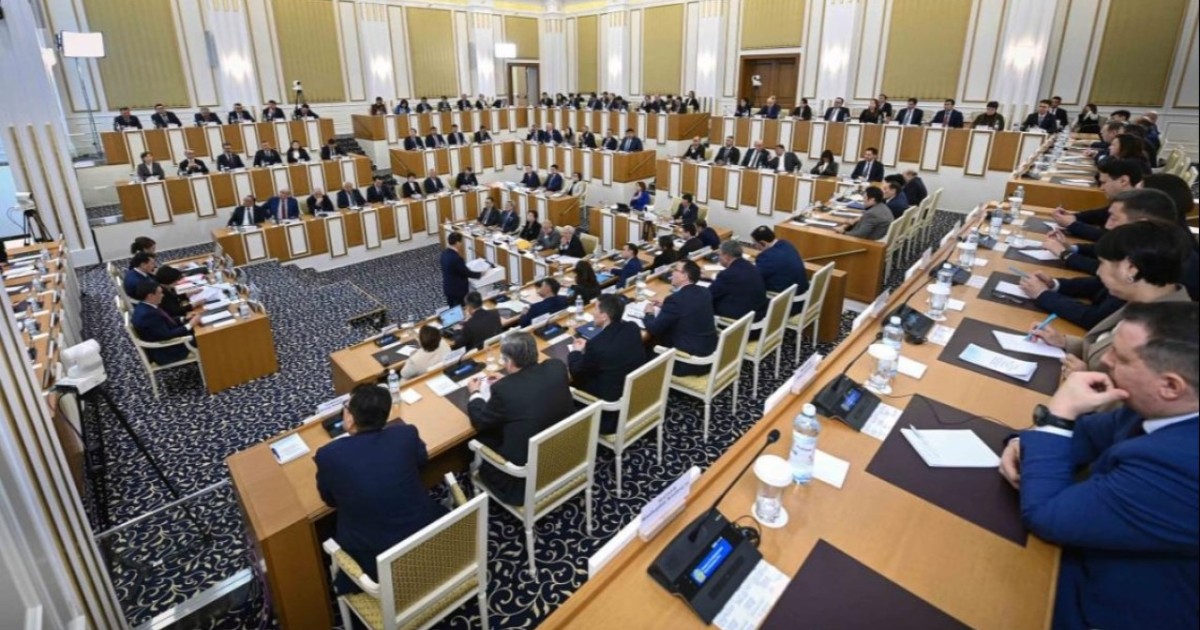 Конституциялық комиссия түзетулер жобасын талқылауға кірісті