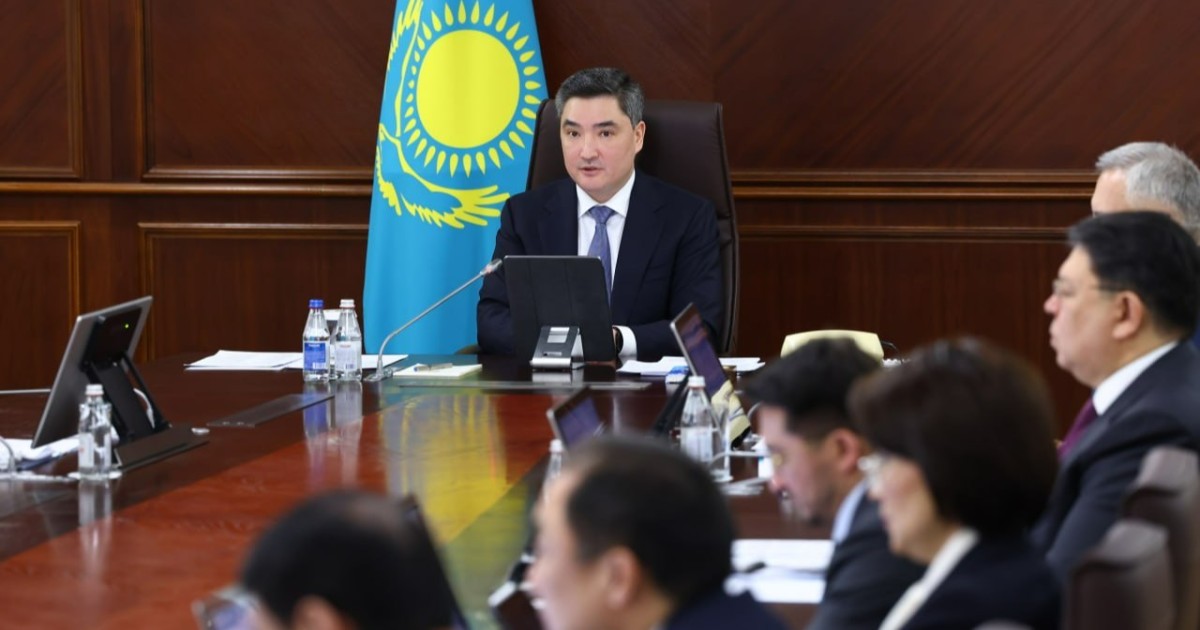 Жасөспірімдер фастфуд пен энергетикалық сусындарға тәуелді: Бектенов ДСМ-ға тапсырма берді