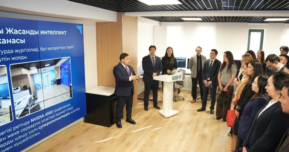 Дархан Жазықбай «Талдау мектебі» тыңдаушыларымен кездесті