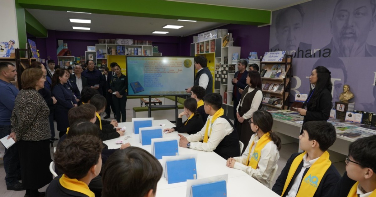 «Заң менен басталады»: елордадағы Абай атындағы мектепте құқықтық ақпараттық акциясы өтті