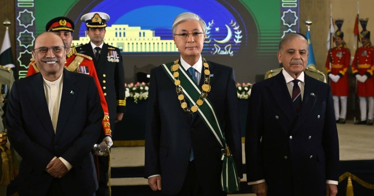 Президентке Пәкістанның ең жоғары мемлекеттік наградасы табысталды