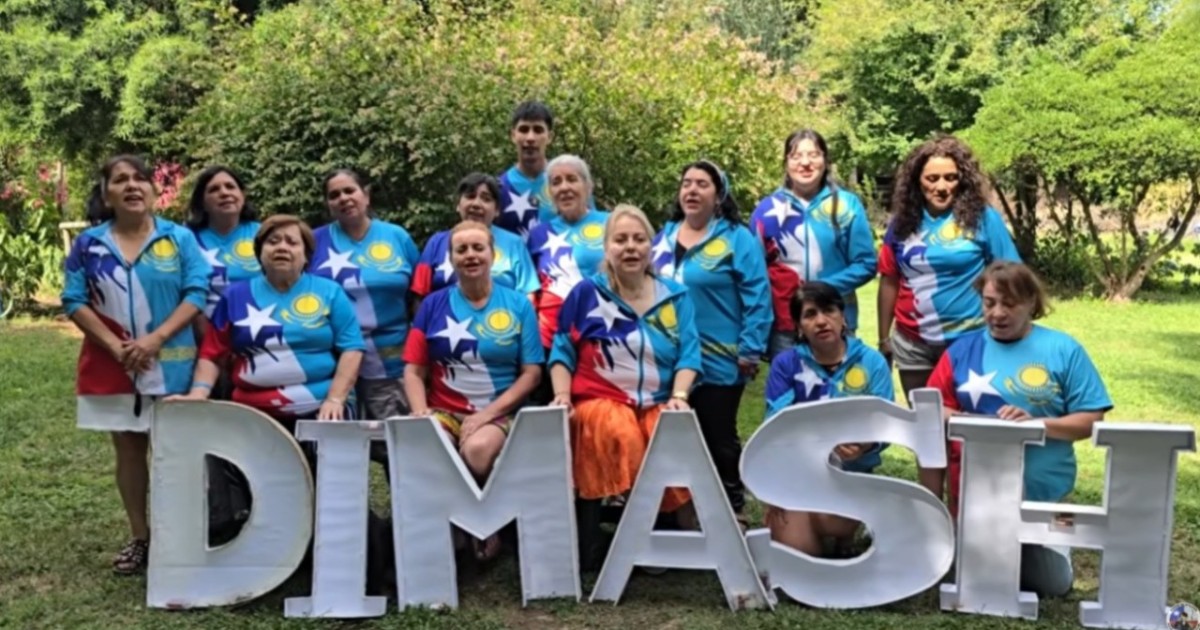 Димаш Құдайбергеннің жанкүйерлері қазақ тілінде ән шырқады – ВИДЕО