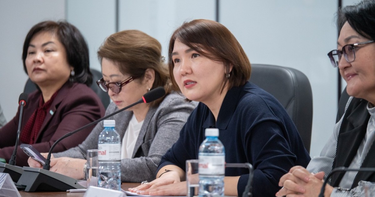 Астанада Конституцияның жаңа жобасындағы отбасы және неке нормалары талқыланды