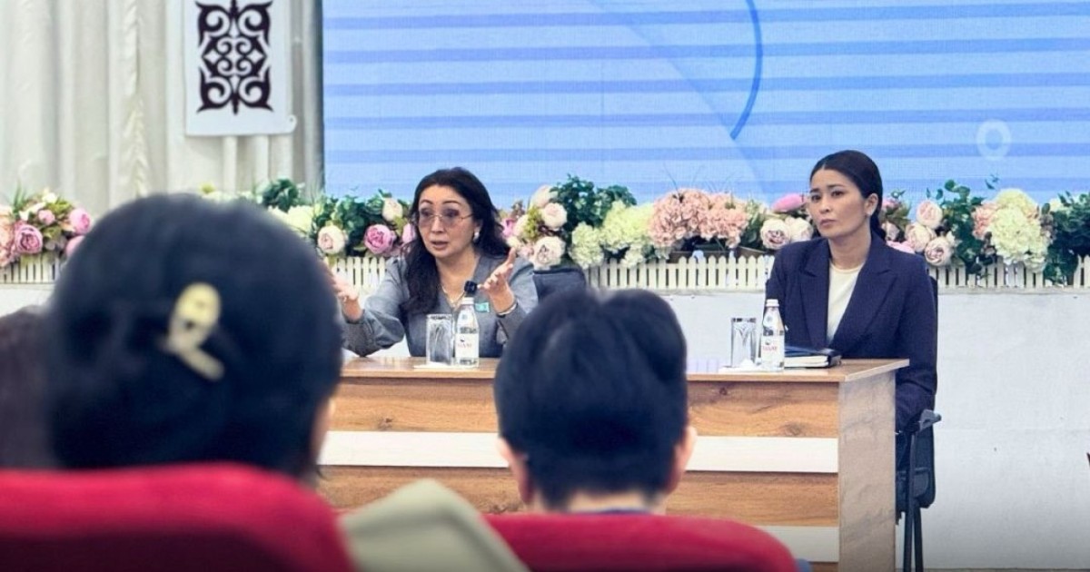 Елордада ұстаздар жаңа Конституция жобасын талқылады