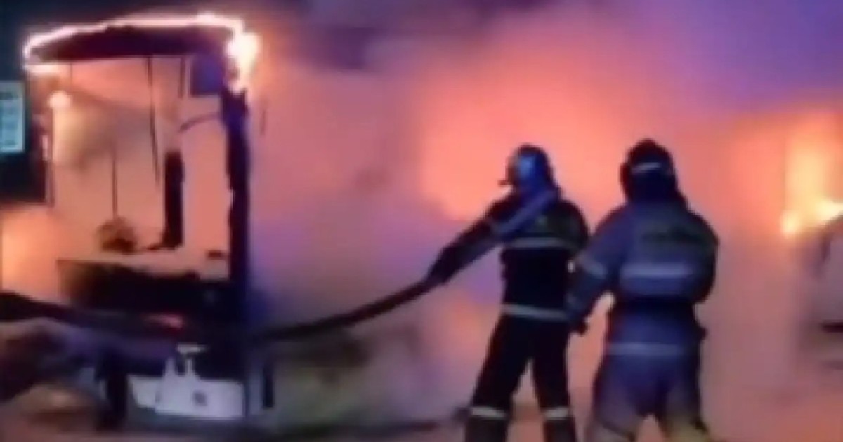 Астанада автобус түгелдей өртеніп кетті (ВИДЕО)