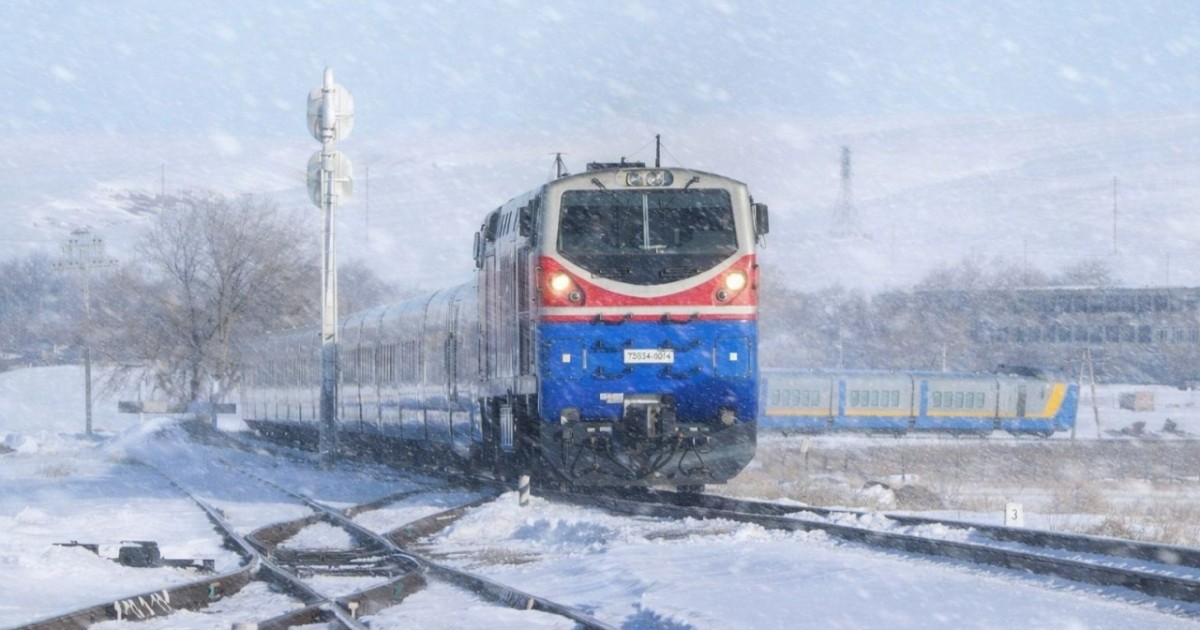 Батыс өңірлерінде жол жабылуына байланысты қосымша пойыздар шығарылды