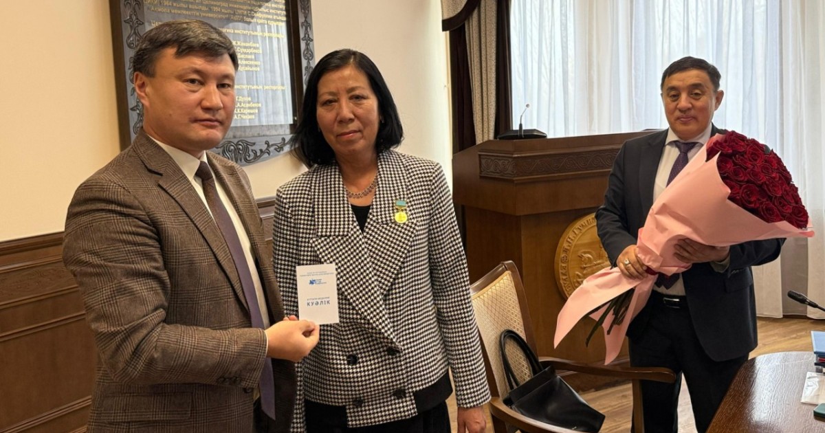 Әдебиеттанушы ғалым Қарлығаш Байтанасова «Күлтегін» медалімен марапатталды