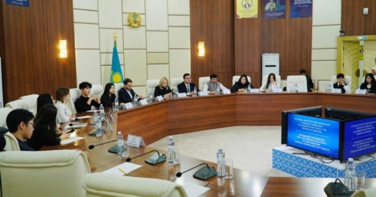 Астанада Ассамблея жастары жаңа Конституция жобасын талқылады