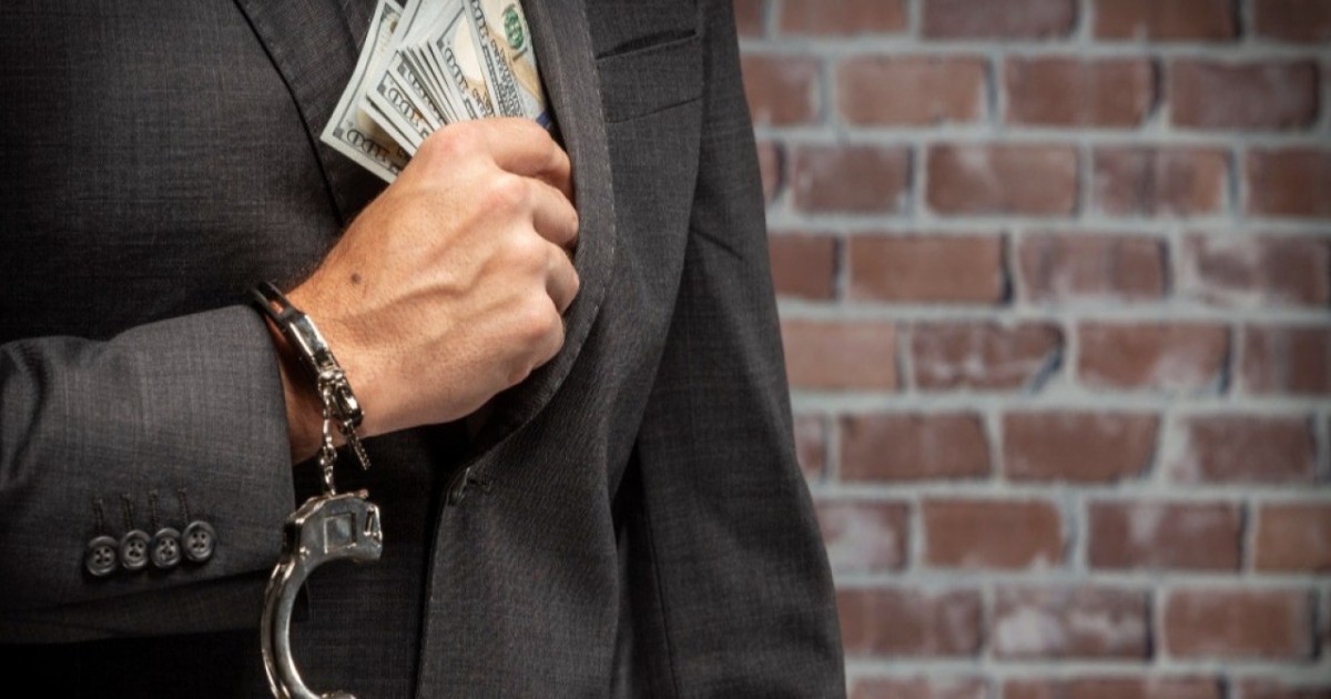 118 миллион теңгені букмекерлік кеңсеге салған бухгалтер қамалды