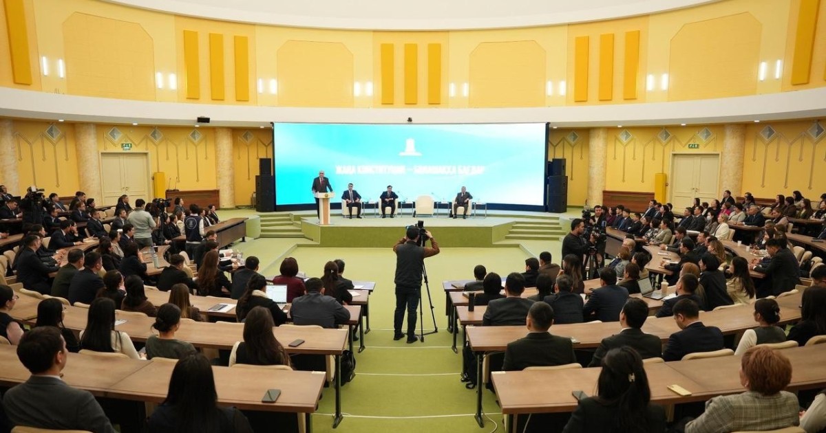 Мемлекеттік басқару академиясында сарапшылар конституциялық реформаны талқылады