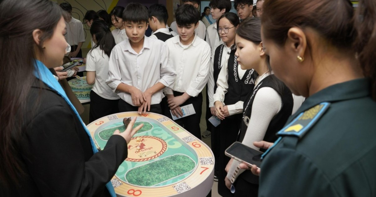 Елордалық ұстаз шәкірттерімен бірге зияткерлік ойын жасап шығарды