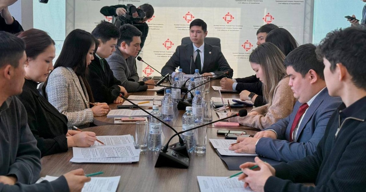 Астанада конституциялық реформаларды жүзеге асыруда жастардың рөлі талқыланды