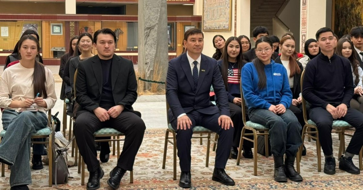 ЕҰУ студенттеріне жаңа Конституциялық реформаның артықшылықтары түсіндірілді