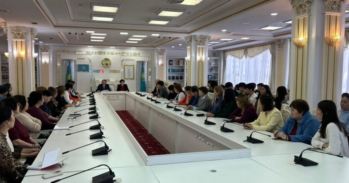 Астанадағы Ұлттық академиялық кітапханада жаңа Конституция жобасы талқыланды