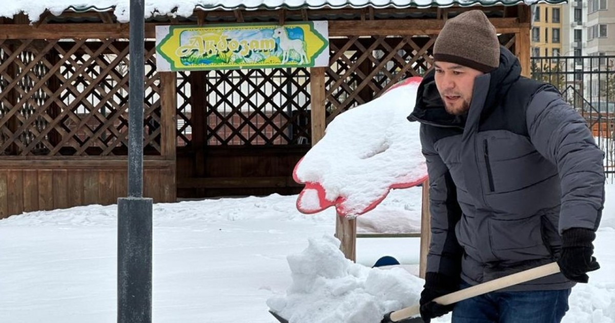 Экобастама аясында әкелер аула тазалығына атсалысты