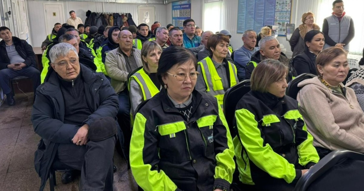 Елордада «Астана Тазалық» қызметкерлеріне жаңа Конституция жобасы таныстырылды