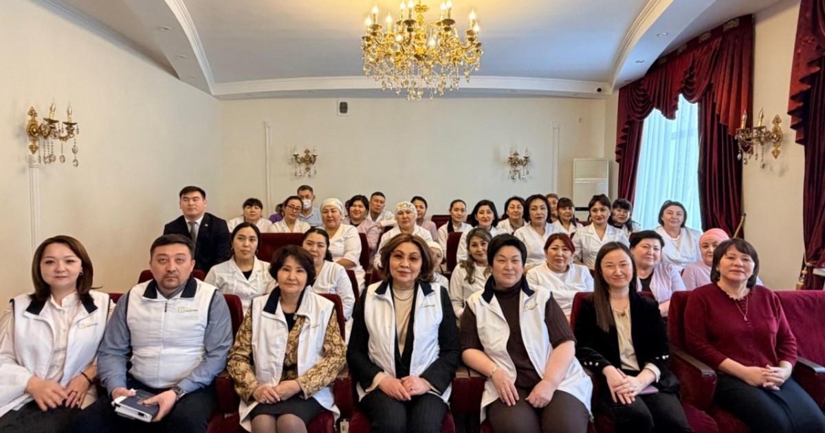 Сенат депутаты Бибігүл Жексенбай Астанада «Нұрлы жүрек» мекемесінің ұжымымен кездесті