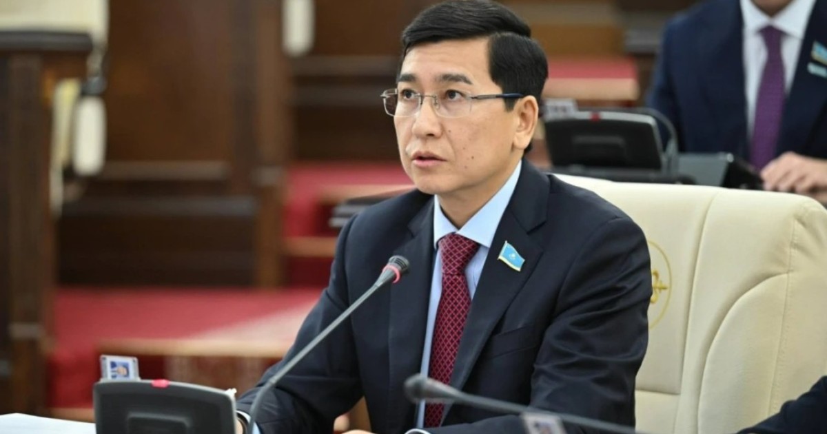 Асхат Аймағамбетов қоғам кең талқылаған Конституция жобасының баптарын түсіндірді