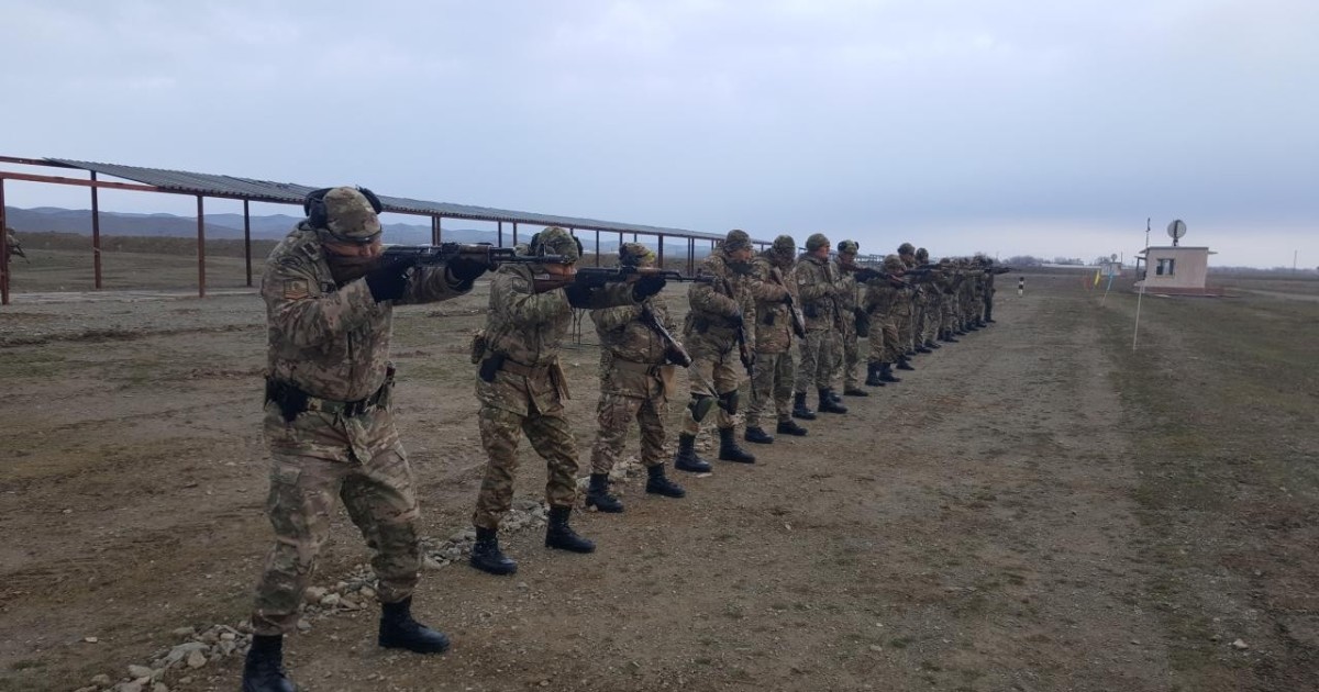 Сержанттар жауынгерлік іс-қимыл жүргізудің заманауи әдістерін меңгеріп жатыр