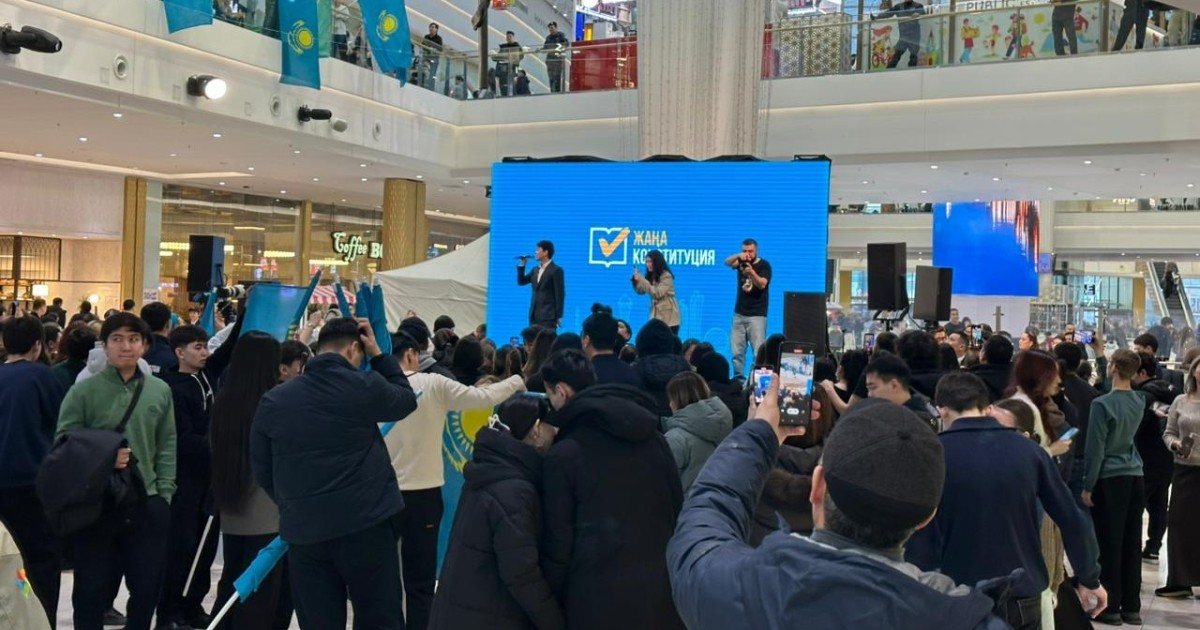 Астанада MEGA Silk Way сауда орталығында жаңа Конституцияны қолдауға арналған концерт өтті