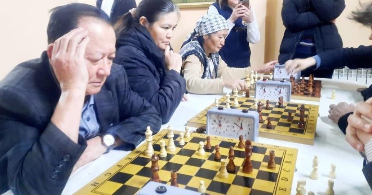 Астанада зейнеткерлер мен жастар арасында шахмат турнирі өтті