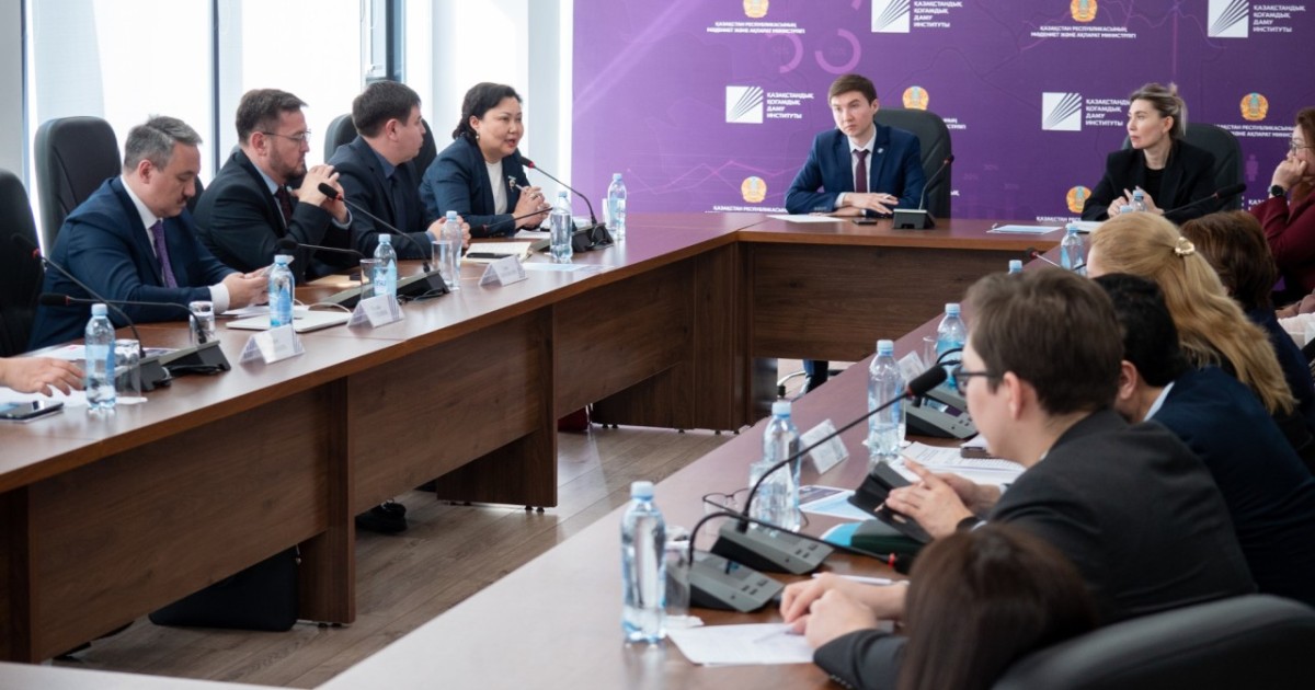 Астанада жаңа Конституция жобасындағы әлеуметтік кепілдіктер мәселесі талқыланды