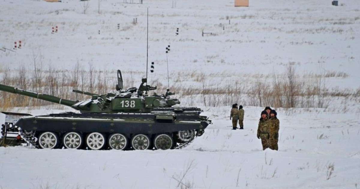 Танк экипаждары жауынгерлік жағдайда нысаналарды жоюды пысықтады