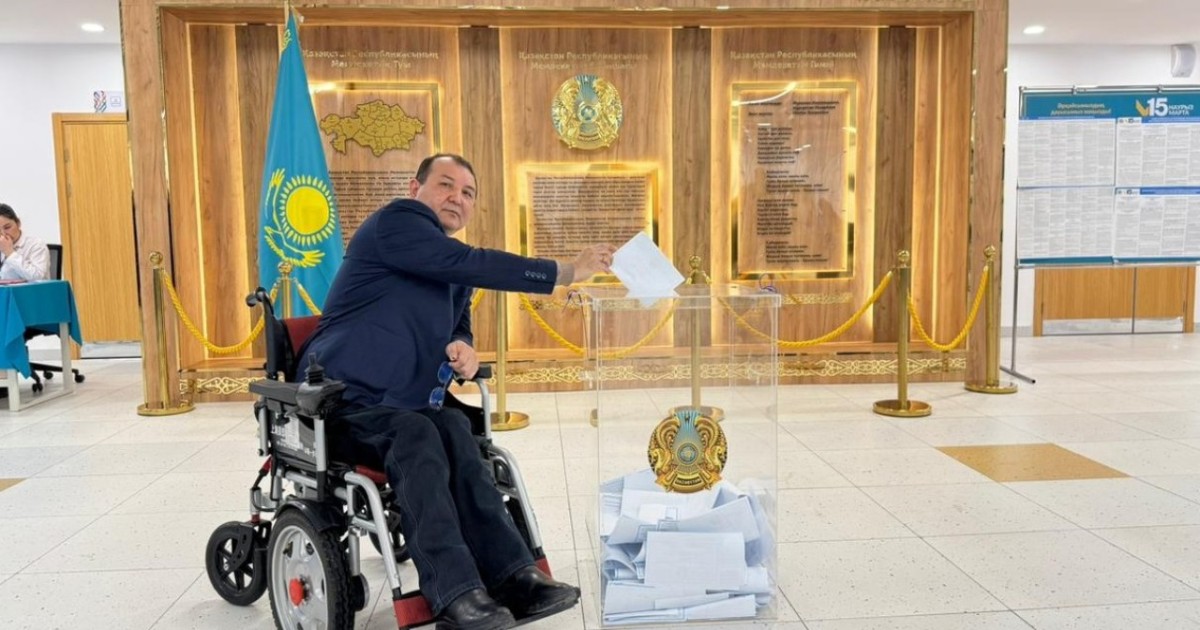 Елордада мүмкіндігі шектеулі азамат референдумда дауыс берді