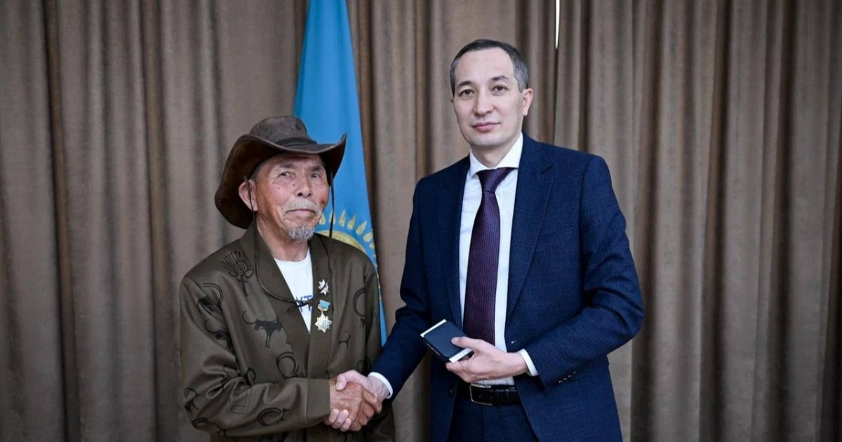 Франциядан оралған жиһанкез Сәрсенбай Қотырашовқа жаңа атақ берілді