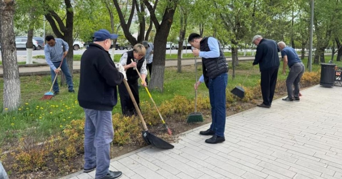 «Таза Қазақстан»: Астанада ескерткіштер аумағында тазалық жұмысы жүріп жатыр