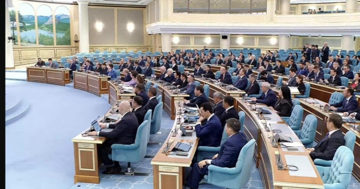 Парламентте «Президент туралы» конституциялық заң жобасы таныстырылды