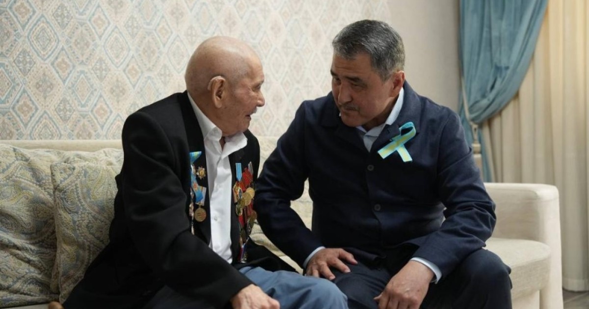 Нұржан Нұржігітов астаналық 102 жастағы соғыс ардагерін құттықтады