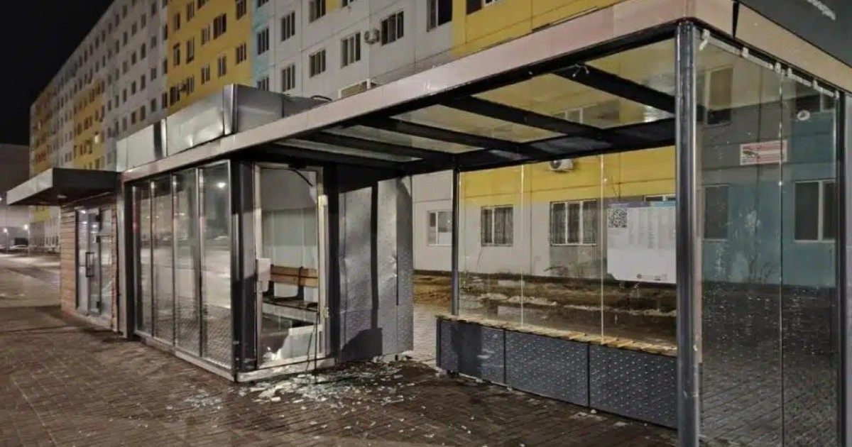 Астанада полиция аялдама павильонын бүлдірген құқық бұзушыны анықтады