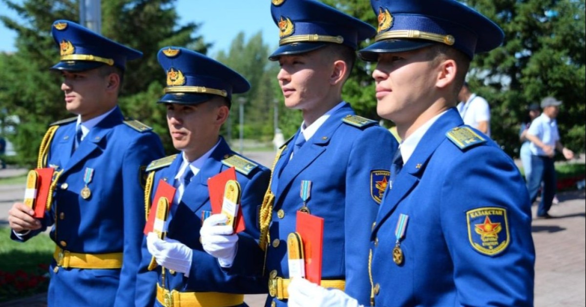 Әскери оқу орнын үздік бітіргендерге атақ беру тәртібі өзгерді