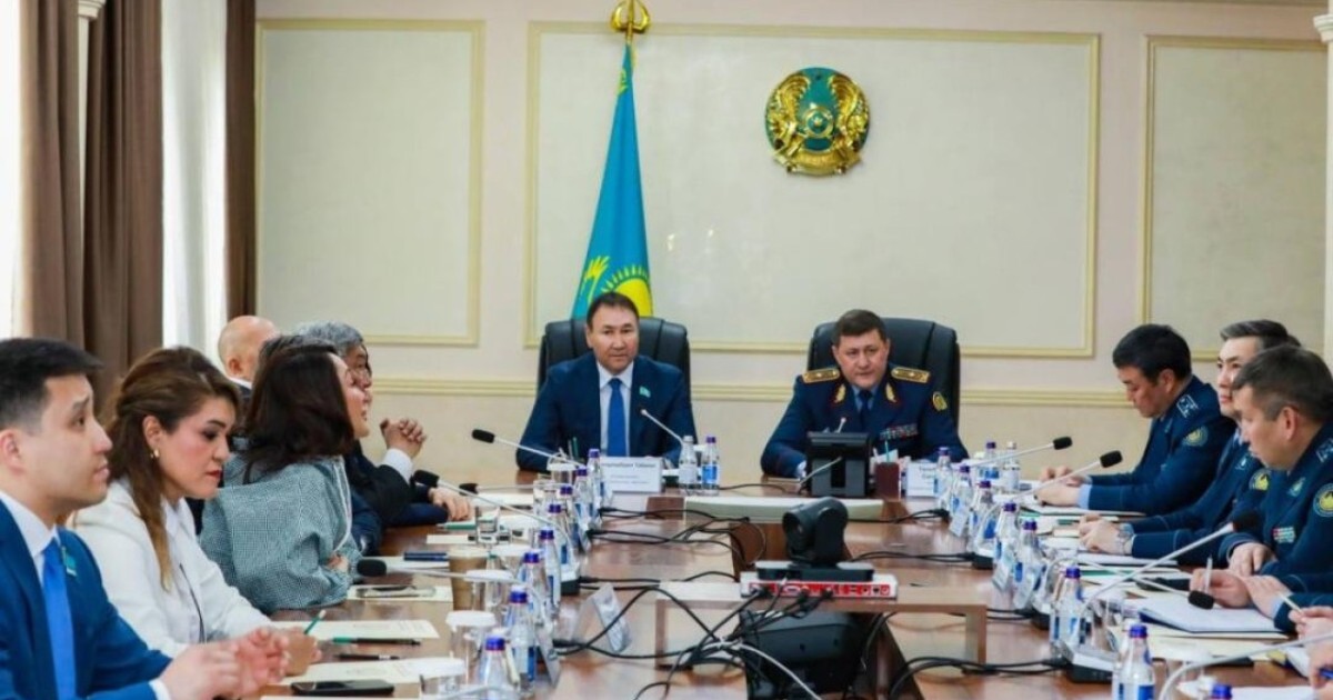 Елордада полиция мен депутаттар қоғамдық қауіпсіздікті нығайтуда бірлескен жұмыстар атқарды