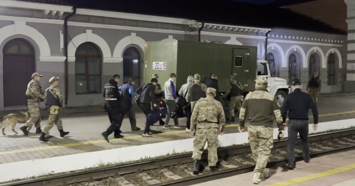 20 жыл қашып жүрген: Павлодардағы қарақшылық шабуылға қатысы бар күдікті Ресейден экстрадицияланды