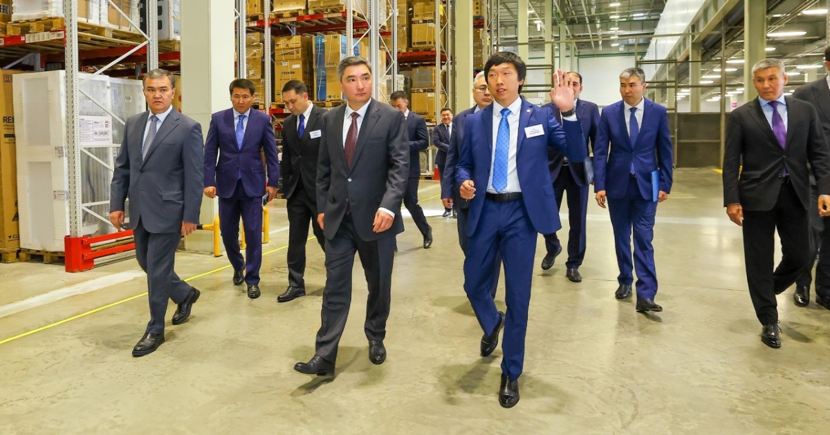 Президент тапсырмасы: Олжас Бектенов елордадағы кәсіпорындарды аралады