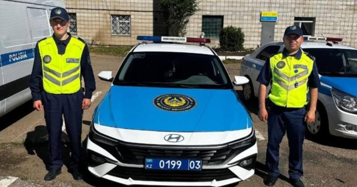Ақмола облысында полицейлер 6-қабаттан секірмек болған қызды құтқарып қалды