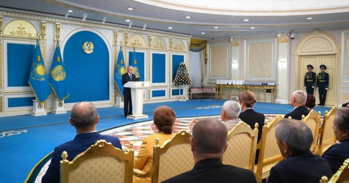 Президент журналистиканың дамуына елеулі үлес қосқан бір топ БАҚ қызметкерін марапаттады