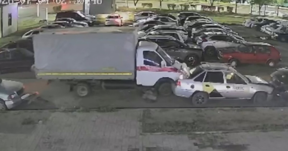 Астанада бес көлікке соқтығысып, оқиға орнынан қашқан жүргізуші 30 тәулікке қамалды