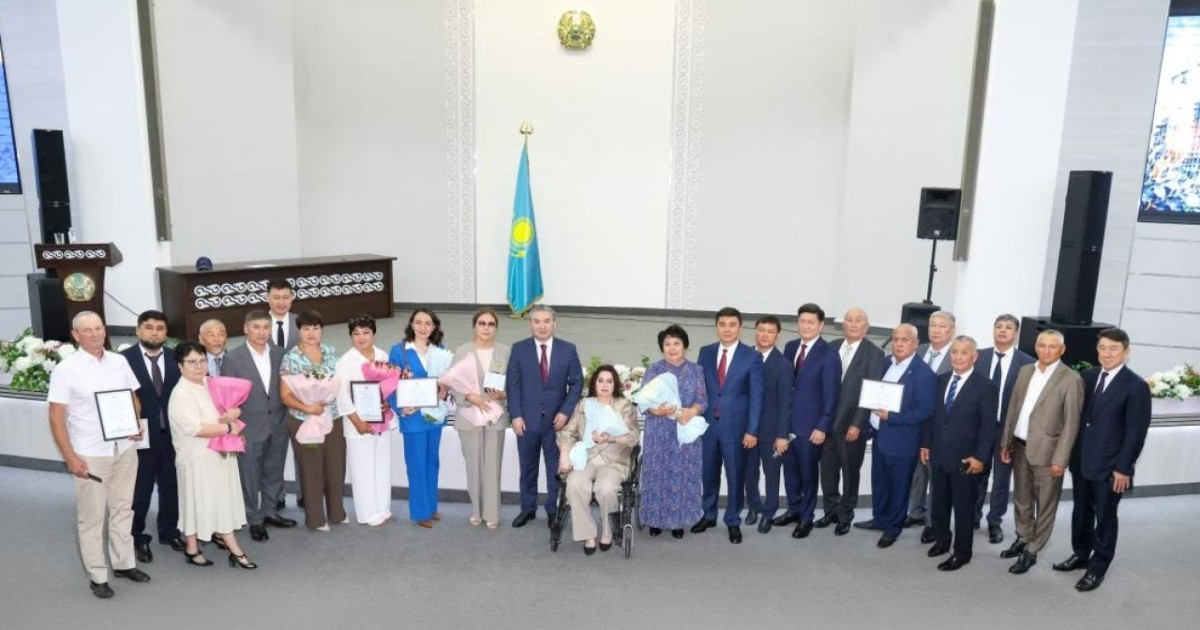 Ерсайын Нағаспаев құрылыс саласының бірқатар ардагері мен маманын марапаттады