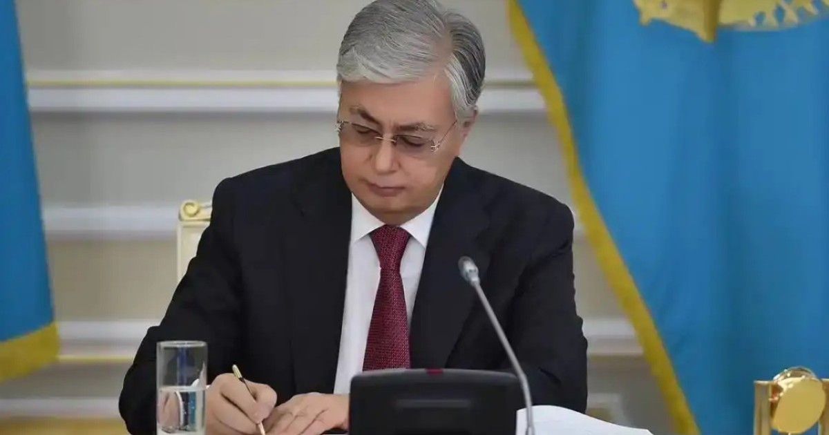 Президент Құрылтайдың алғашқы сессиясын шақыру туралы Жарлыққа қол қойды